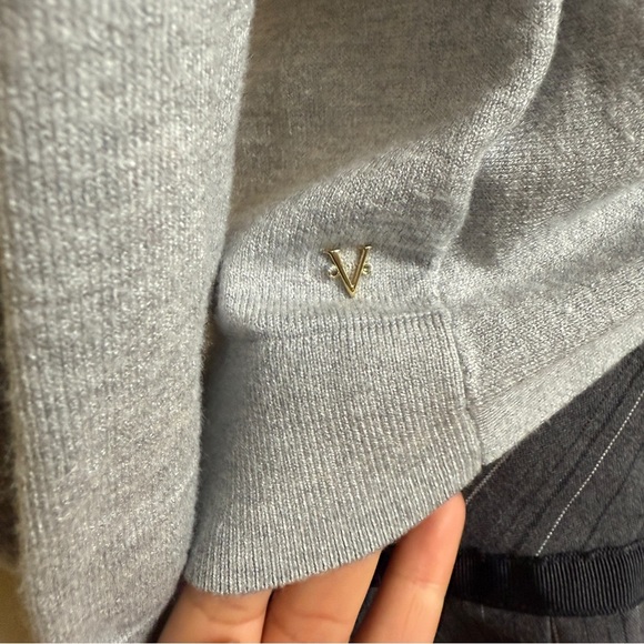 Victoria's Secret Gray Twist Back Lightweight Cropped Sweatshirt - Size Medium - Picture 6 of 7